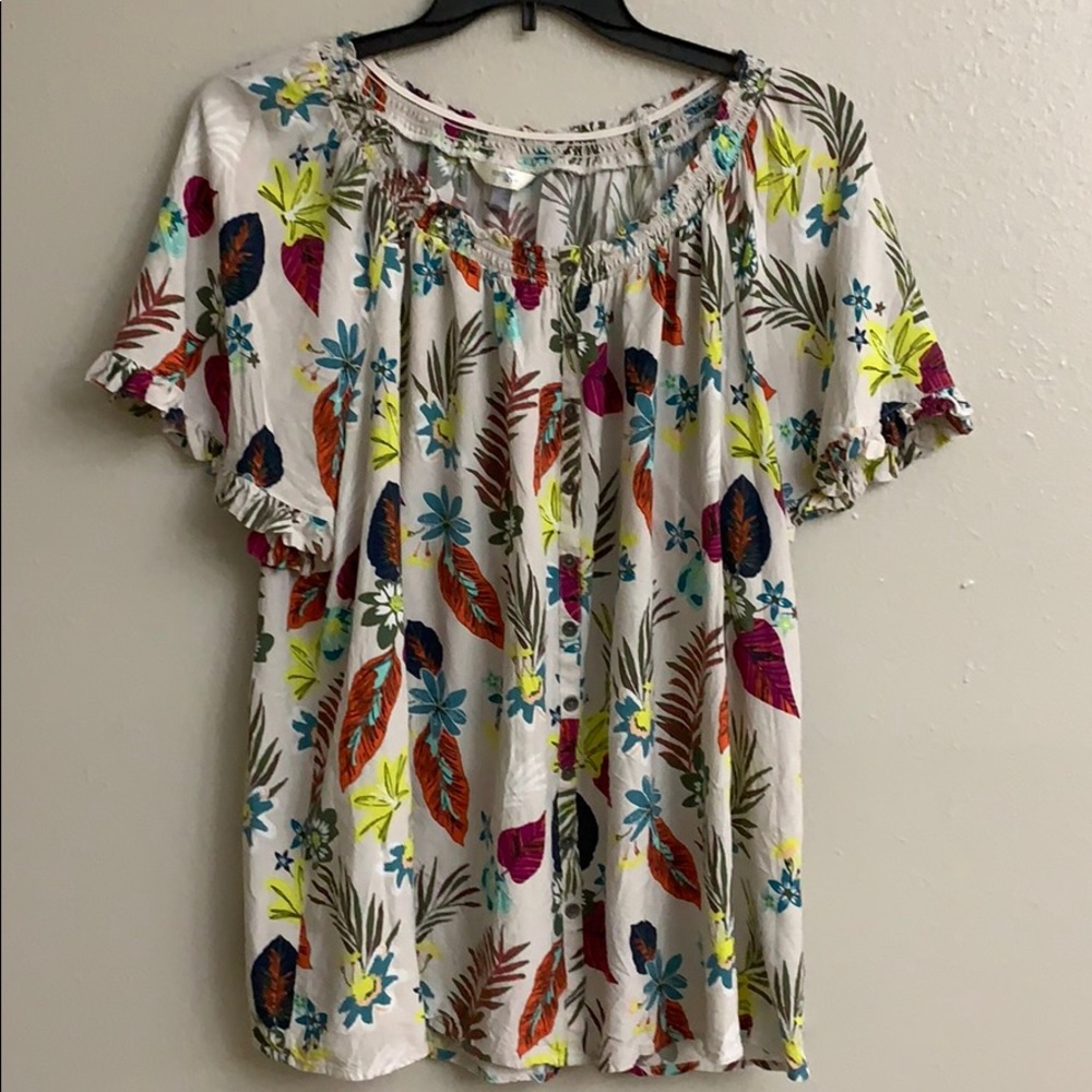 Women’s plus size top with tropical print
